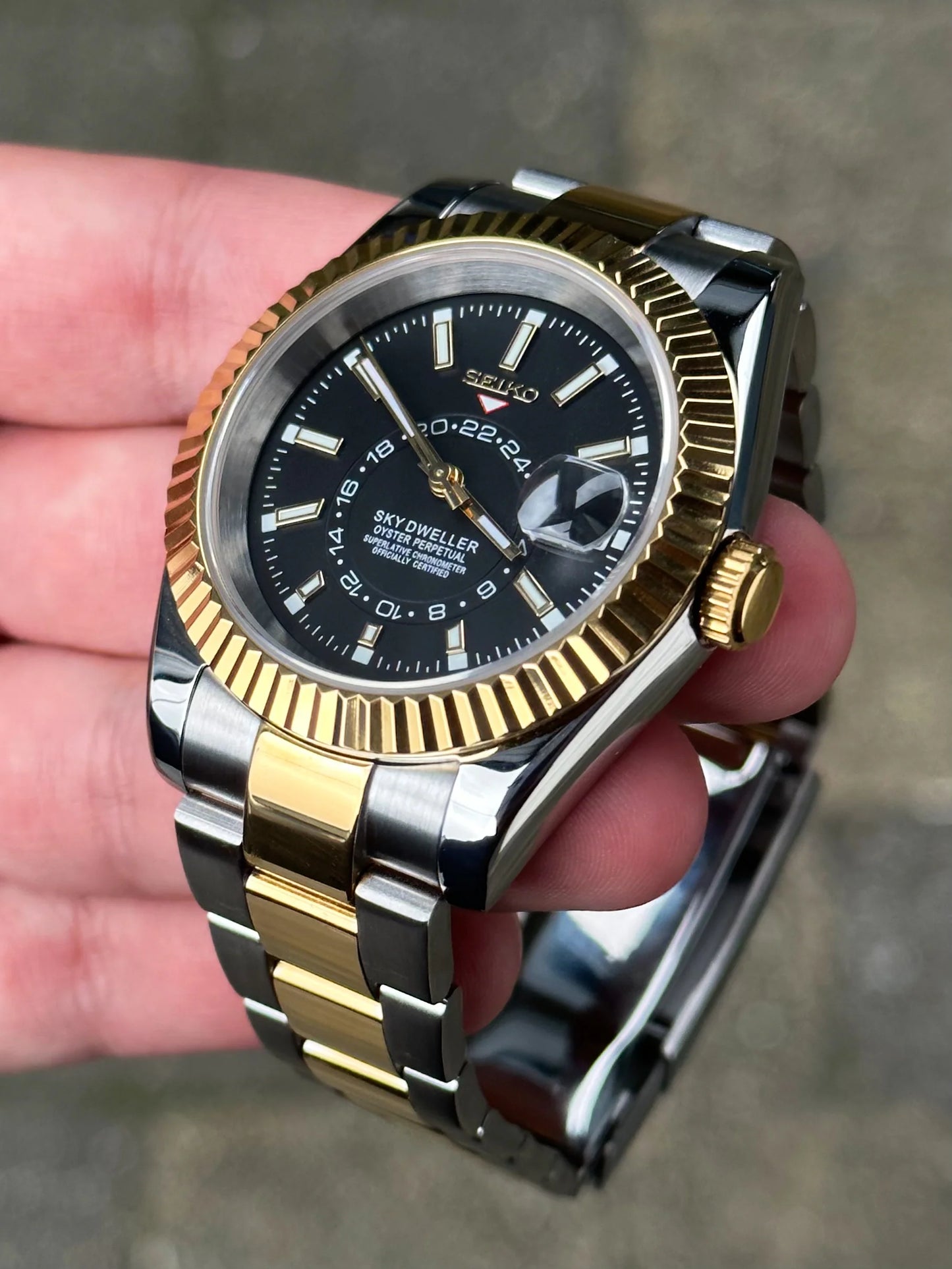 Seiko Mod Sky Dweller “Black” Bicolor Plata y Oro