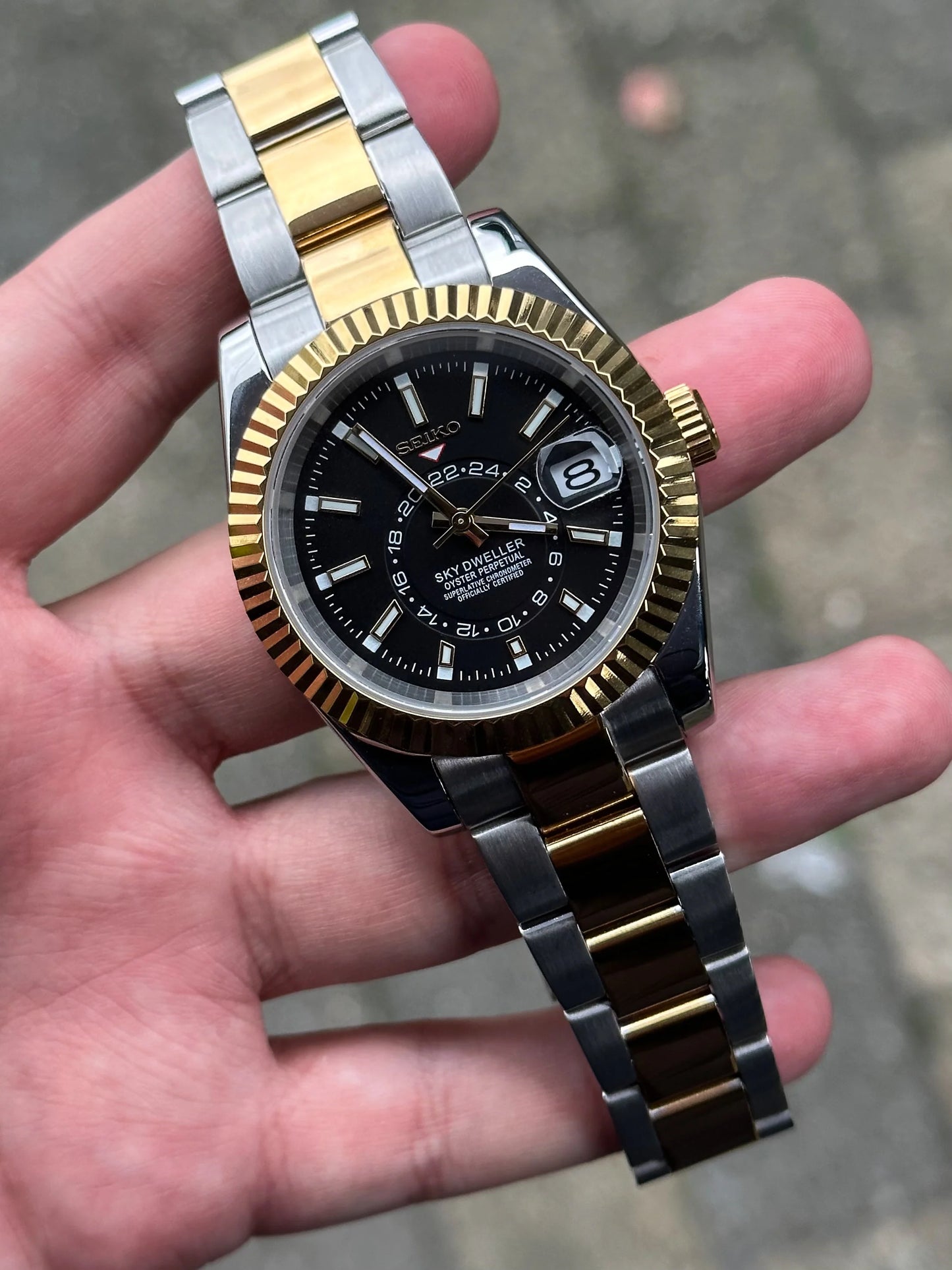 Seiko Mod Sky Dweller “Black” Bicolor Plata y Oro