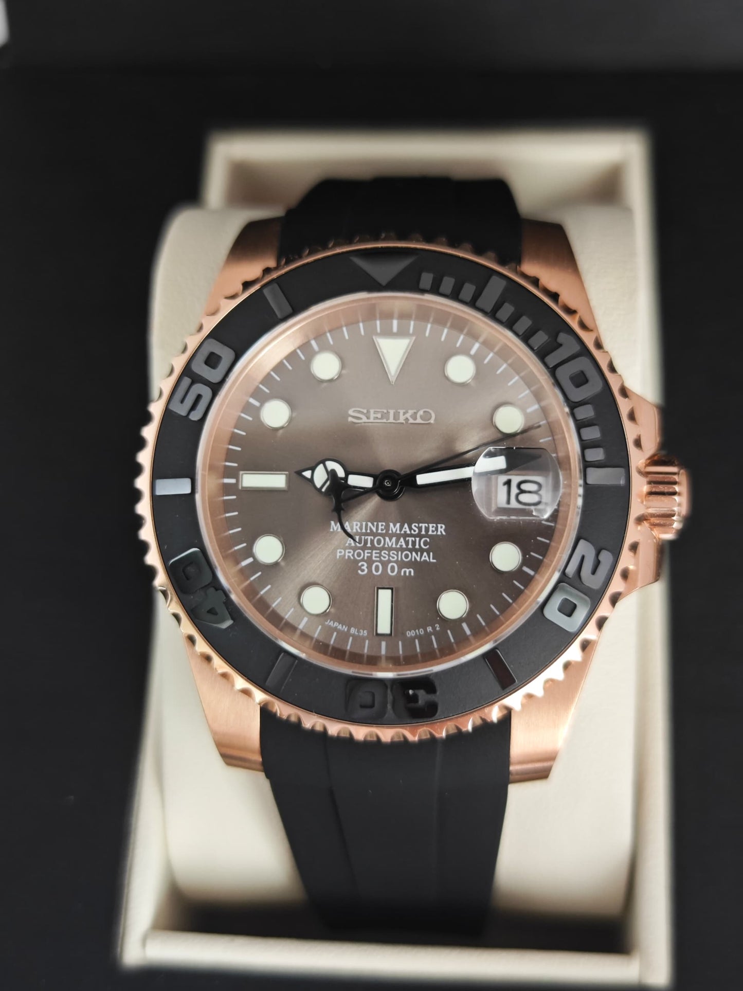 Seiko Mod Yacht Master "Oro rosa y tiburón negro"