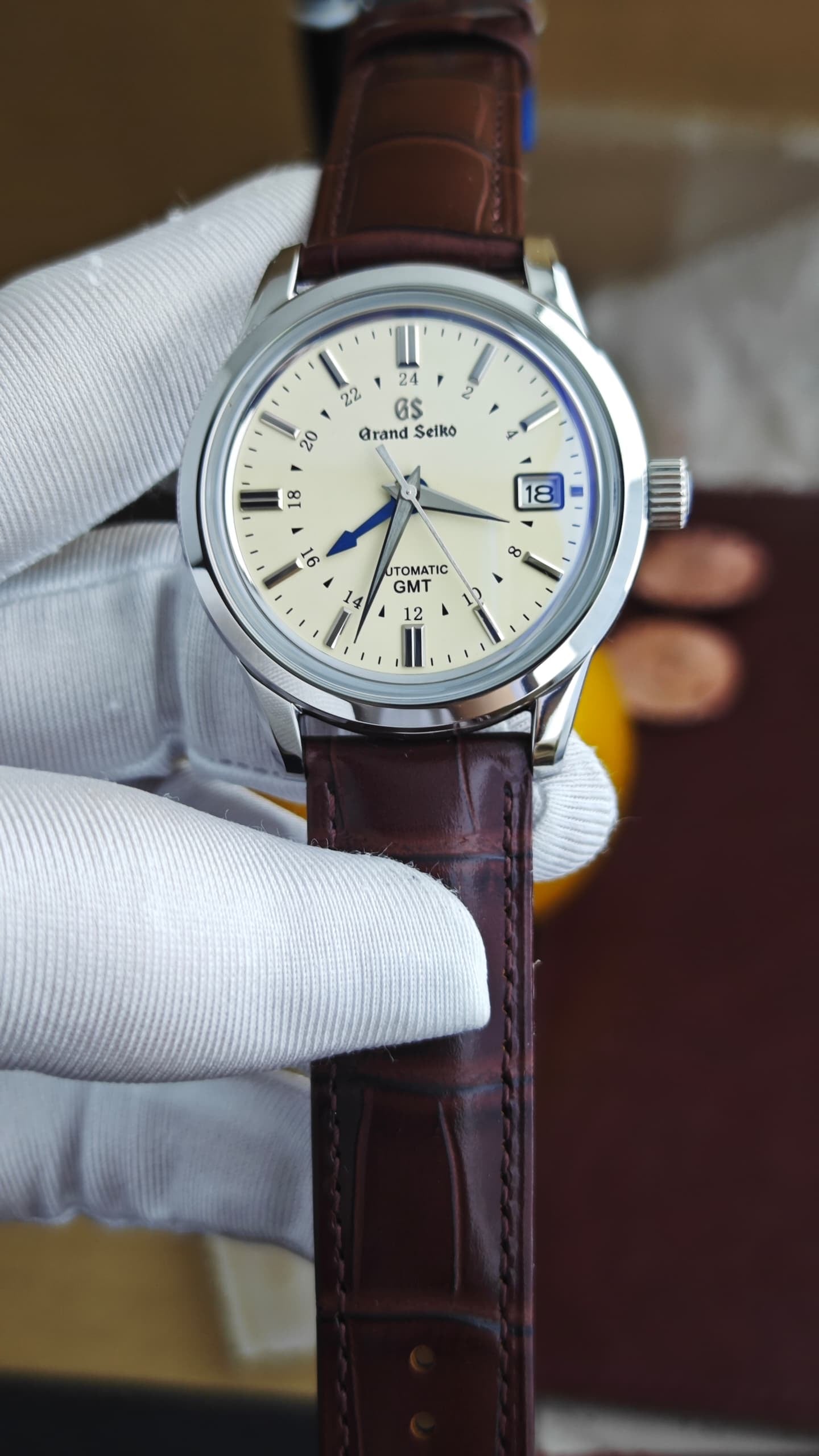 Grand Seiko Mod Elegance GMT “Crema”
