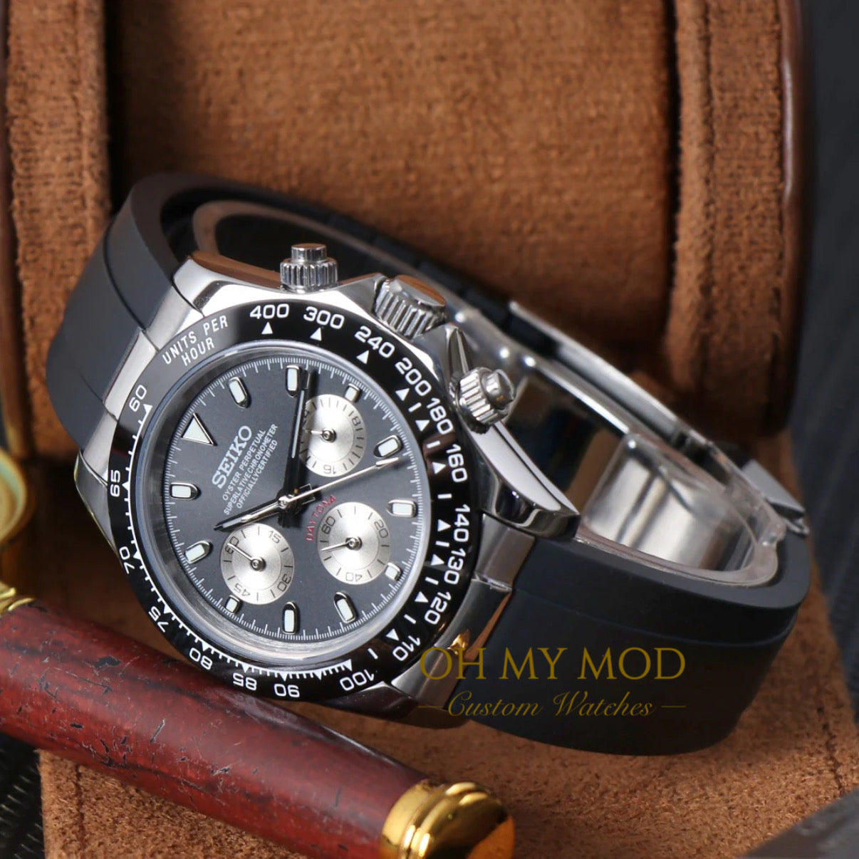 Seitona | Black Rubber strap