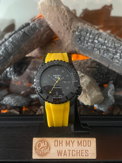 SKX007 | Black & Yellow