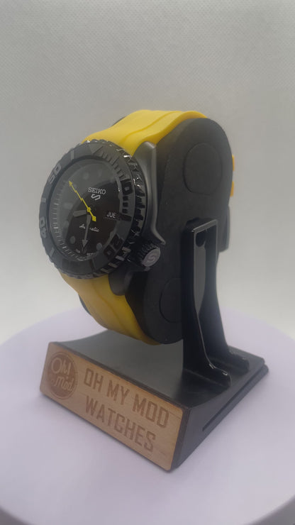 SKX007 | Black & Yellow